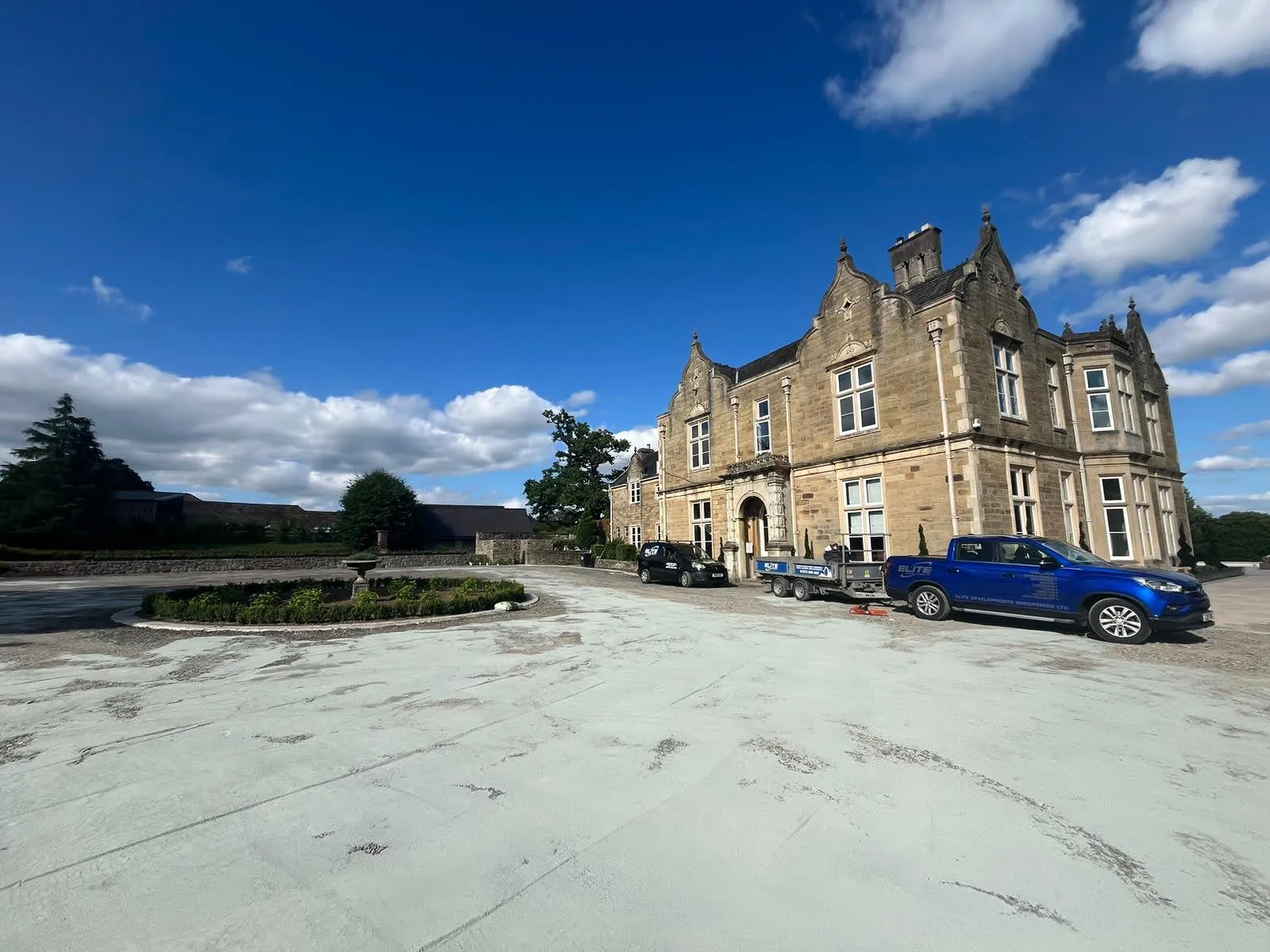 Manor drive & forecourt