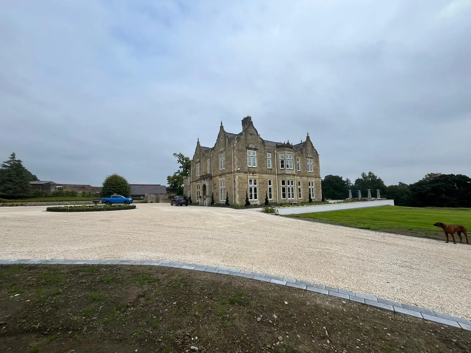Manor forecourt & landscaping